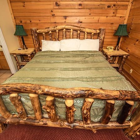 Cabin Close To Parkway Rd With River View Pigeon Forge Dış mekan fotoğraf
