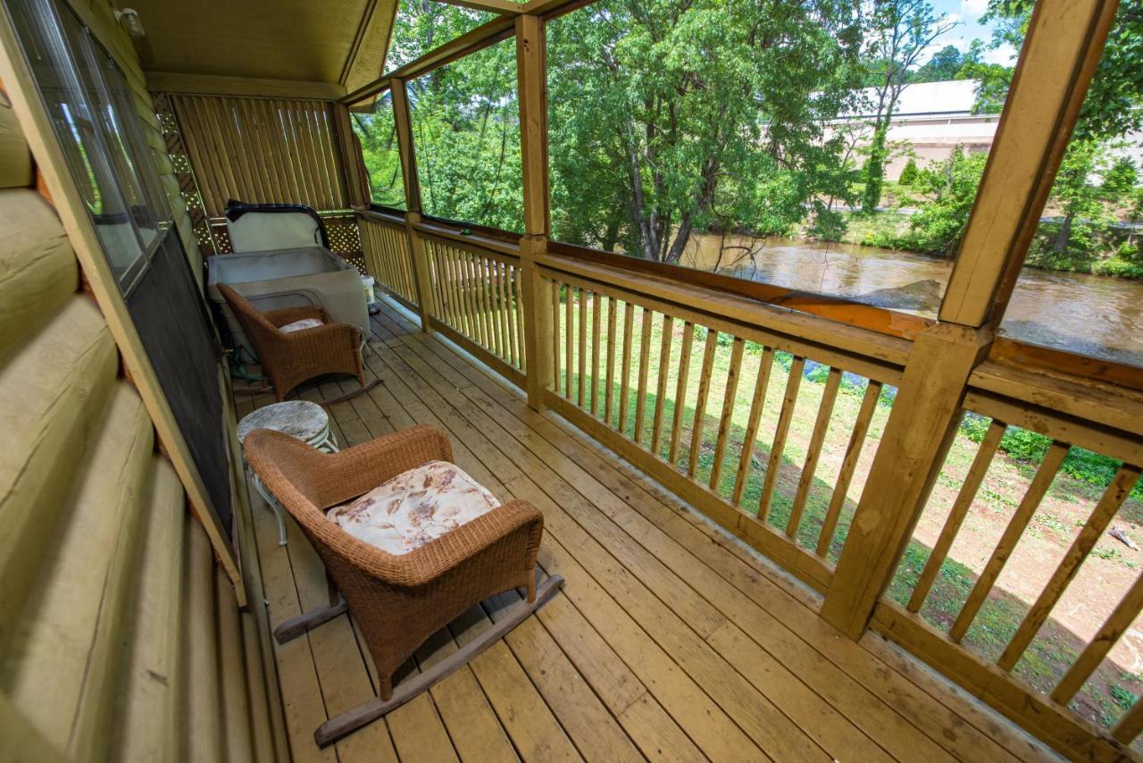 Cabin Close To Parkway Rd With River View Pigeon Forge Dış mekan fotoğraf